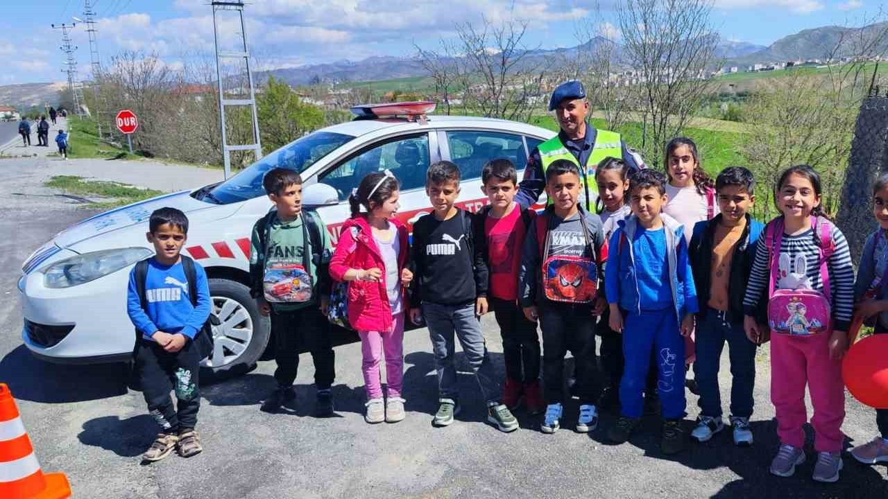 Jandarmadan öğrencilere trafik eğitimi