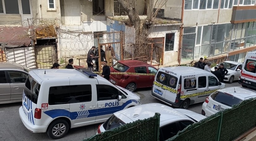 Kadıköy’de güvenlik, tadilattaki hastaneye izinsiz giren kişiyi vurdu