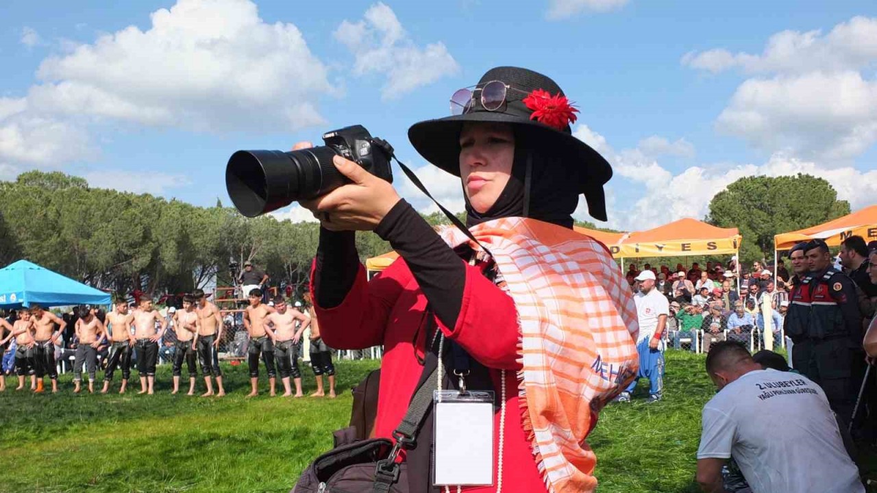 Kadın sanatçı güreşleri fotoğraflamak için Türkiye’yi geziyor