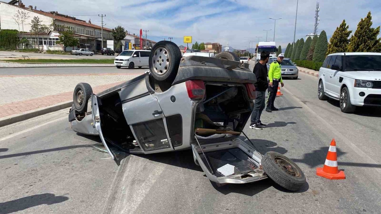 Karaman’da takla atan otomobilin sürücüsü yaralandı