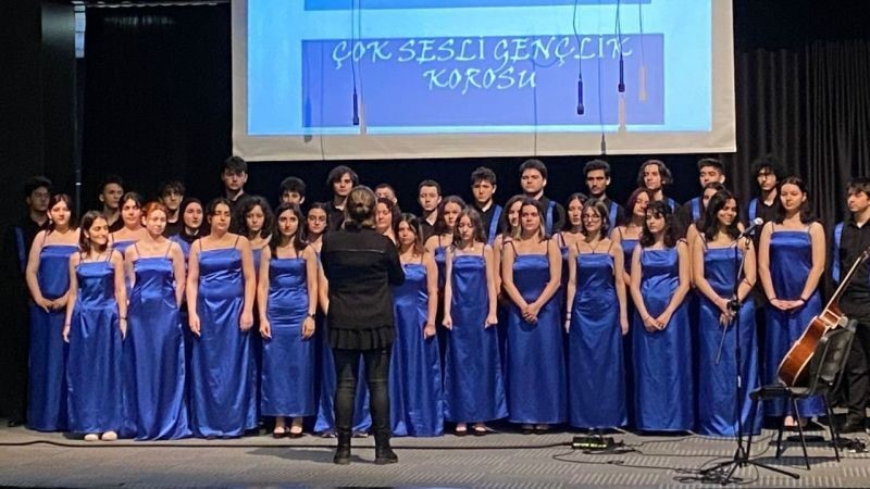 Kocaeli Güzel Sanatlar Lisesi korosu İzmir’den başarıyla döndü