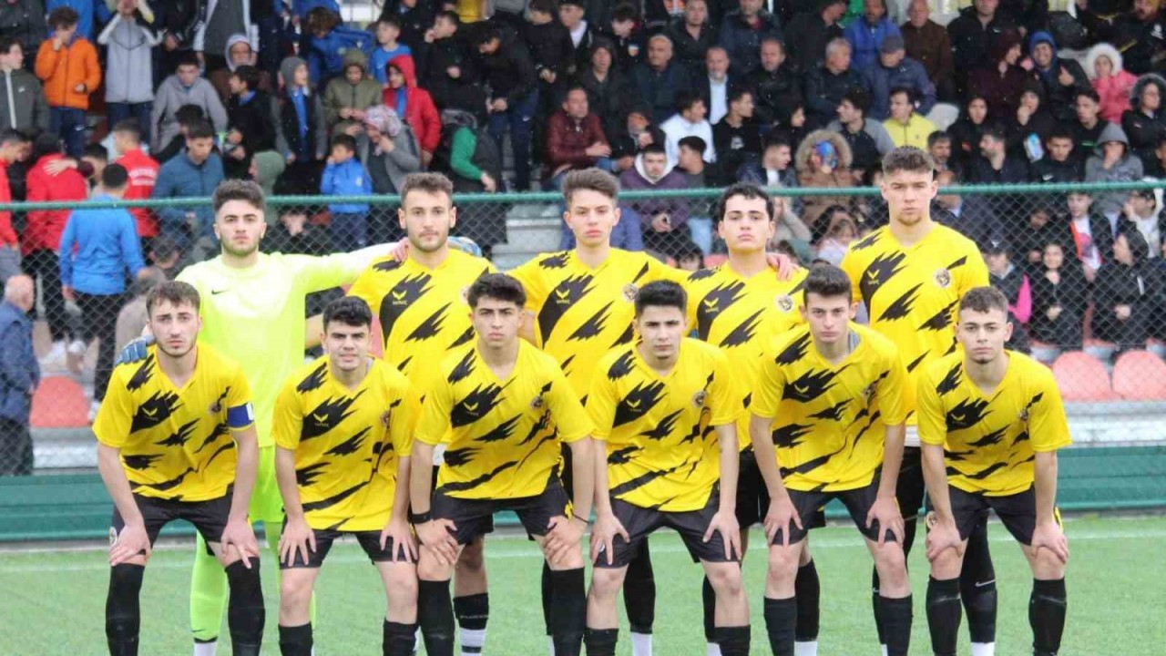 Kocasinan Şimşekspor U-18 takımı namağlup şampiyon