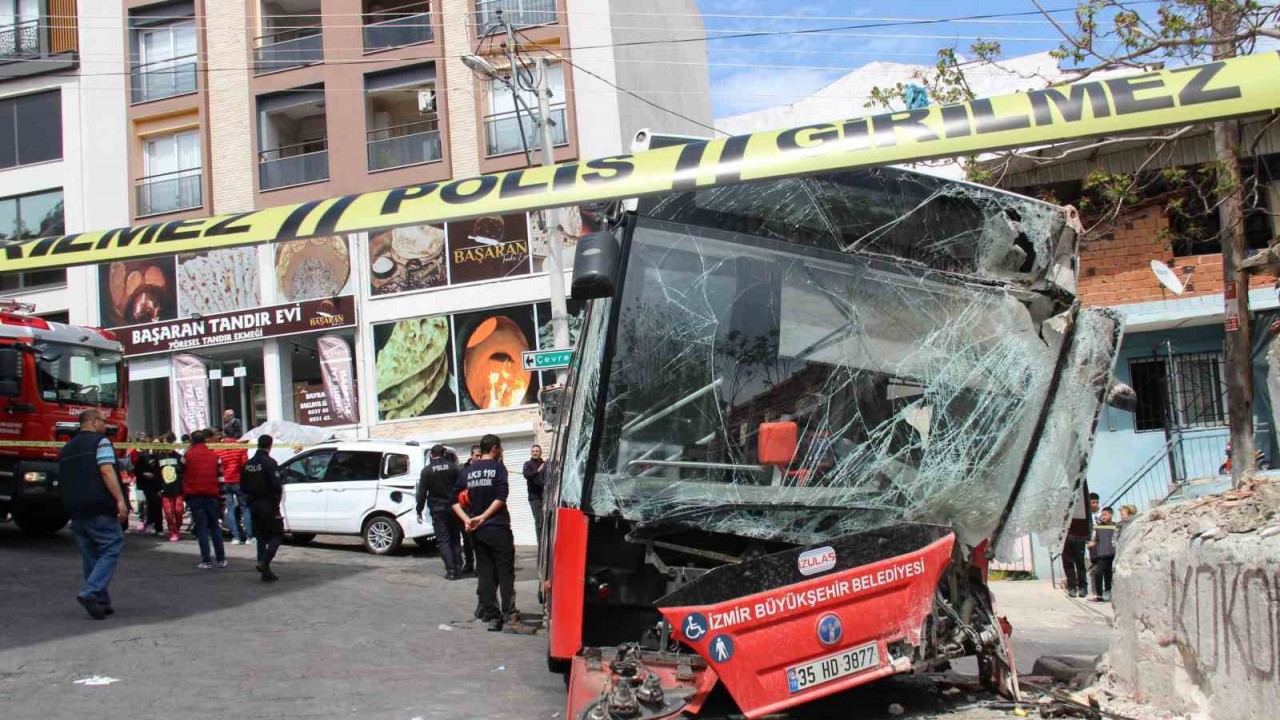 Kontrolden çıkan belediye otobüsü duvara çarptı: 10 yaralı