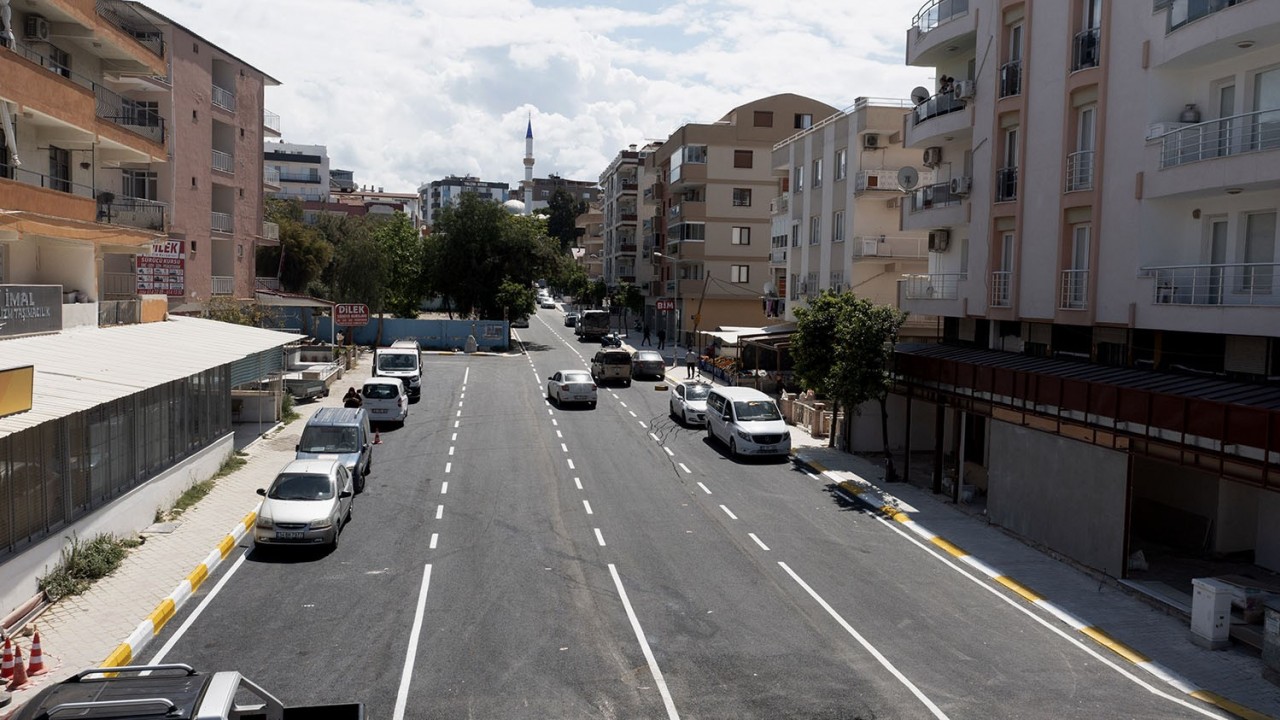 Kuşadası’nda yol çalışmaları devam ediyor