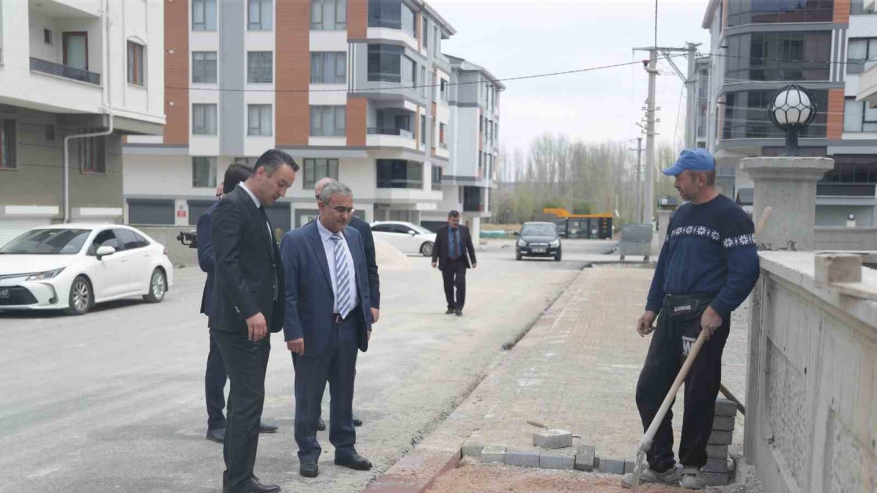 Kütahya’nın Dumlupınar Mahallesi’nde kaldırım çalışması