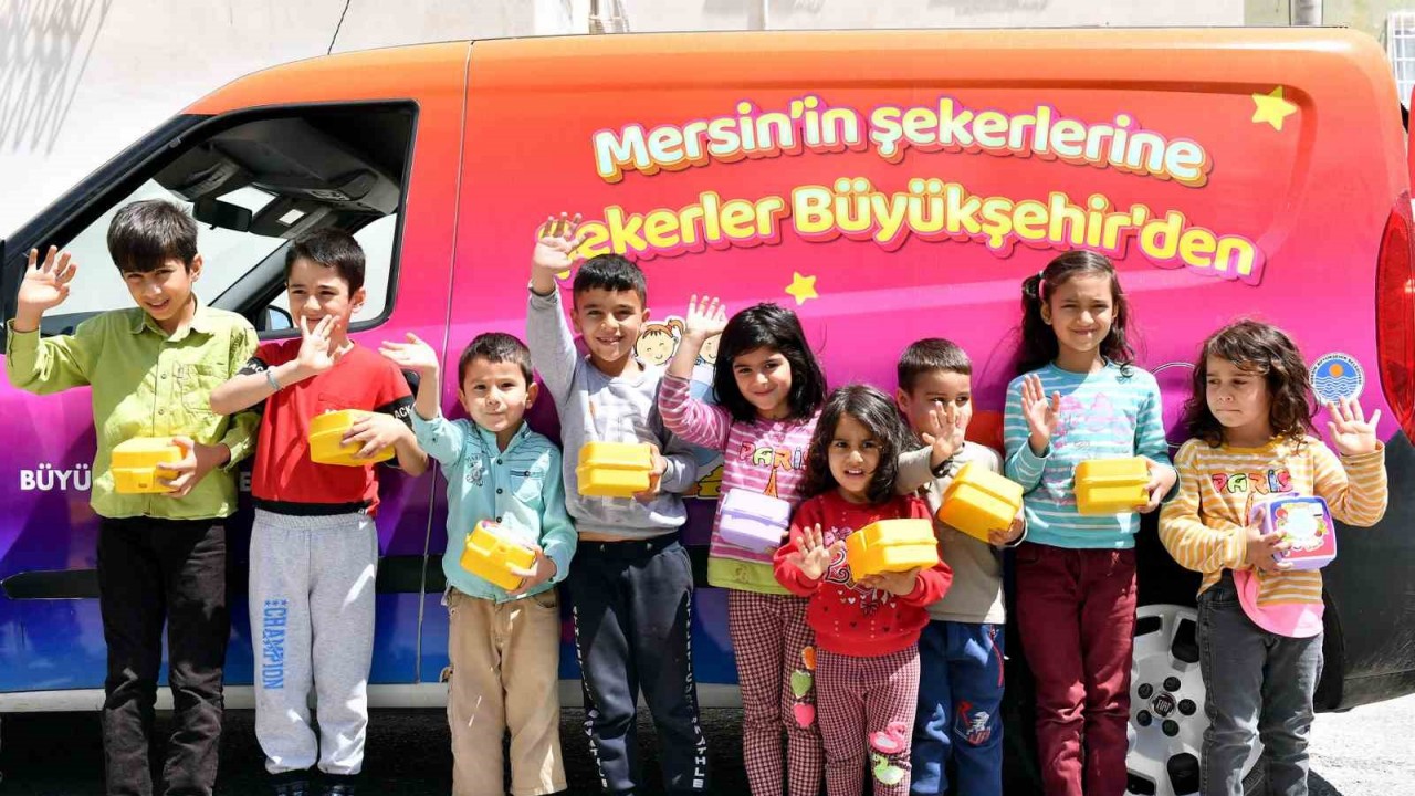 Mersin’de çocuklara 60 bin beslenme kutusu dağıtıldı