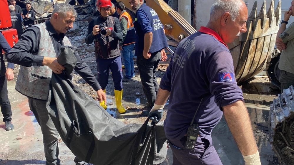 Mersin’deki mobilya atölyesinde çıkan yangında 4. işçinin de cansız bedenine ulaşıldı