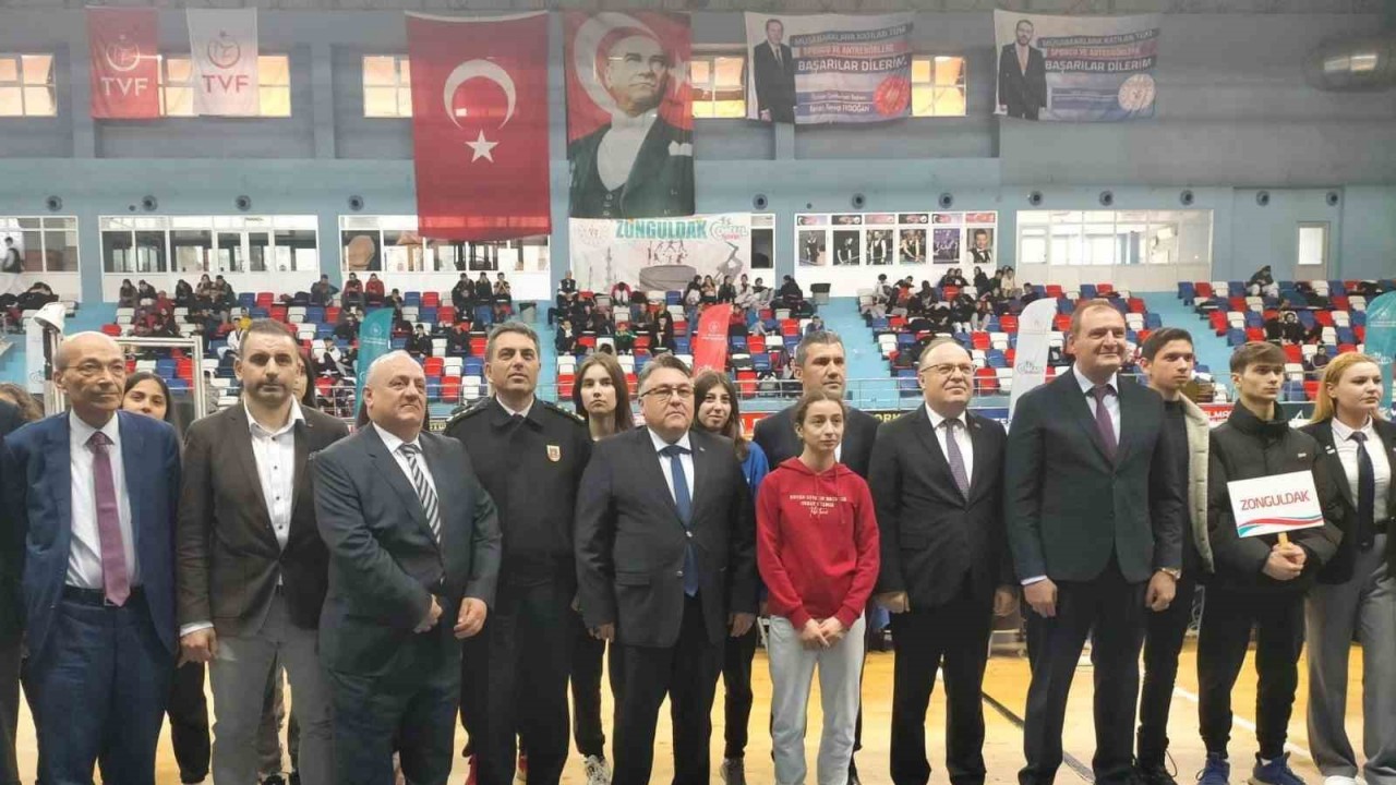 Özölçer, Taekwondo şampiyonası etkinliğine katıldı