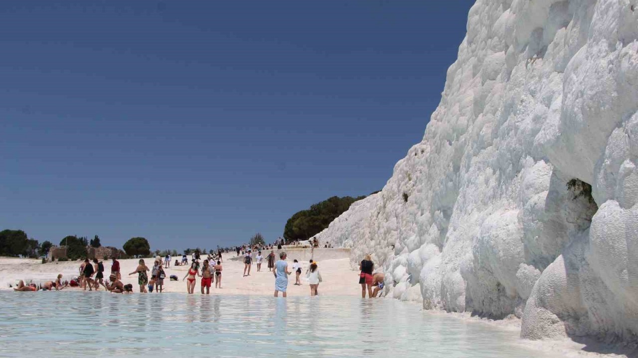 Pamukkale’de bayram yoğunluğu