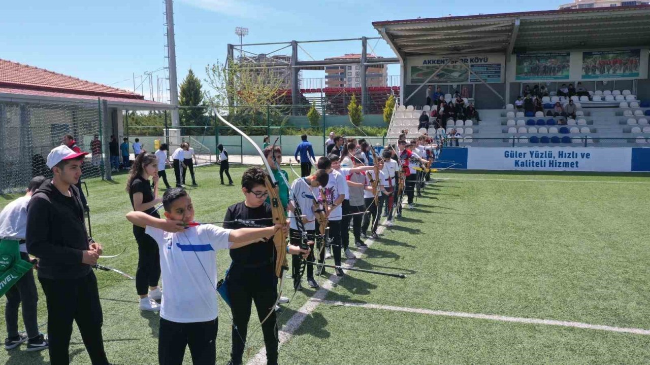 Şahinbey’de okçuluk turnuvası düzenledi