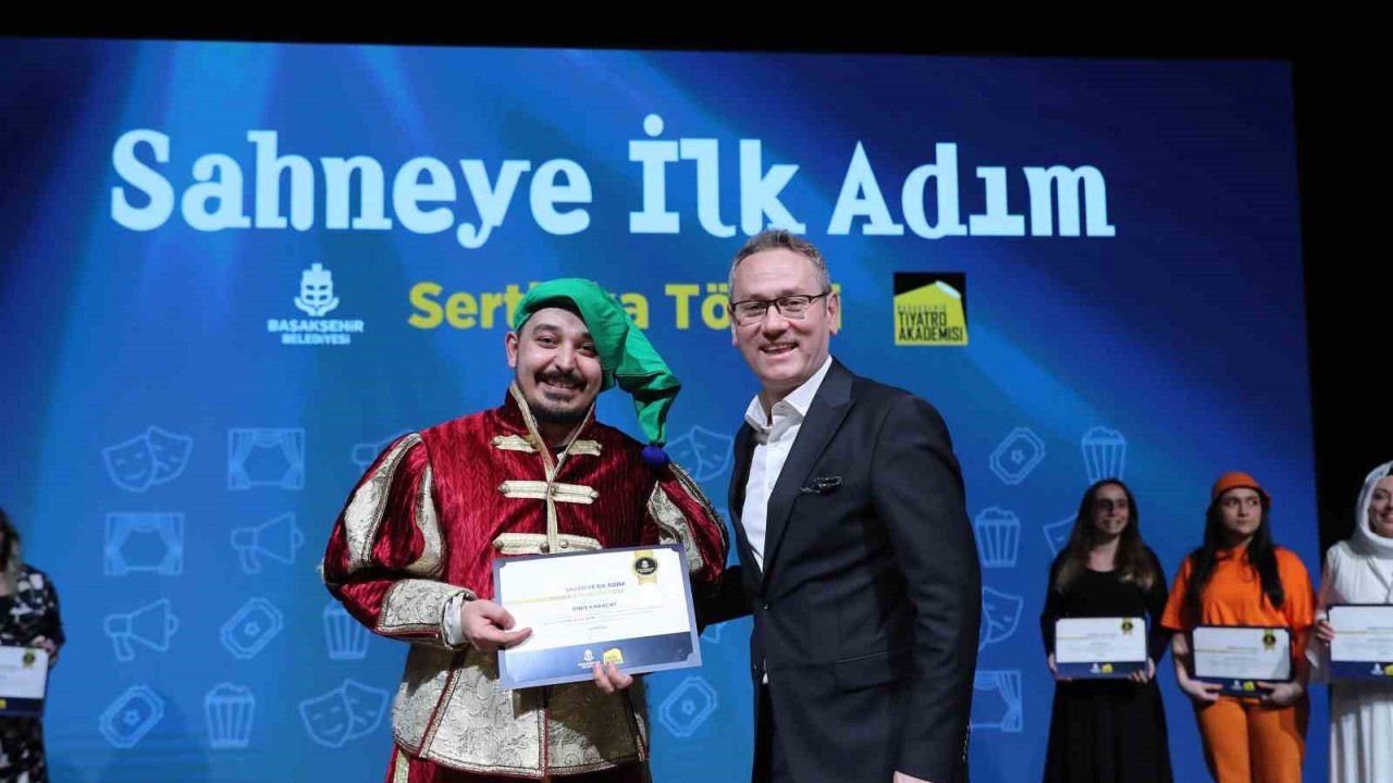 Sahneye ilk adımını atan Başakşehirliler sertifikalarını aldı