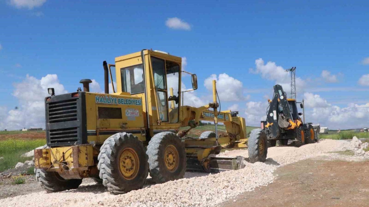 Şanlıurfa kırsalında yol çalışması sürüyor