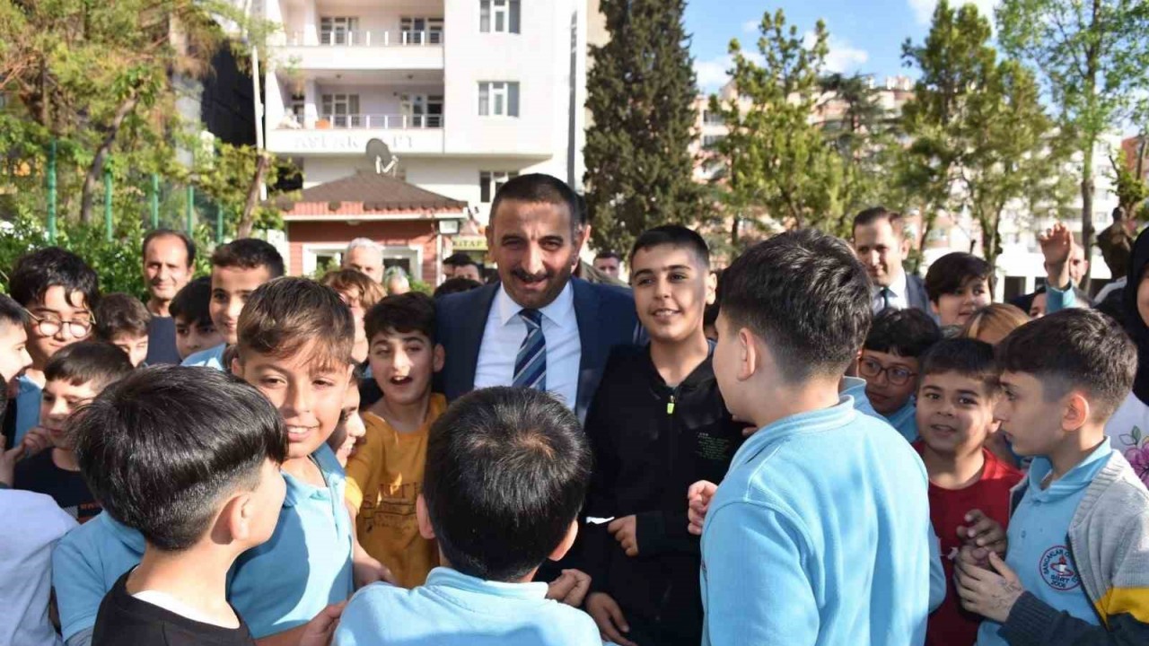 Siirt Valisi Hacıbektaşoğlu öğrencilerle bir araya geldi