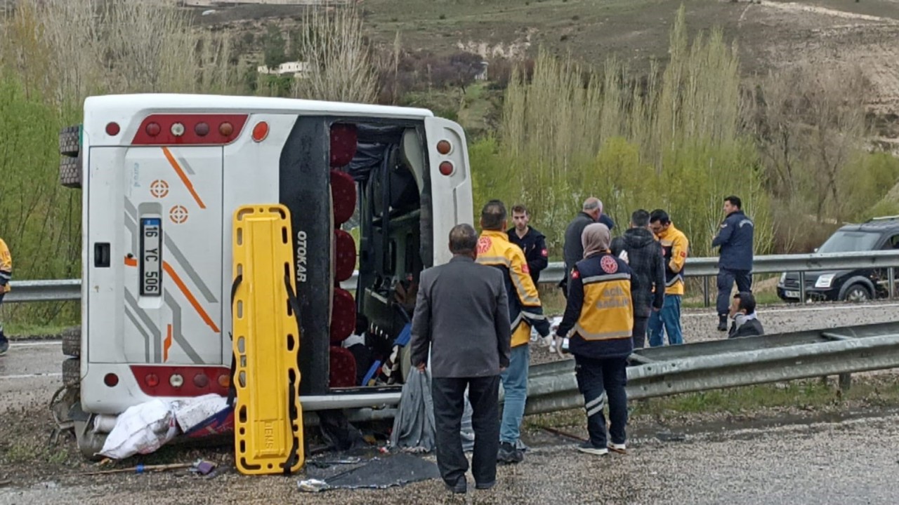 Sivas’ta otobüs kazası: 8 yaralı