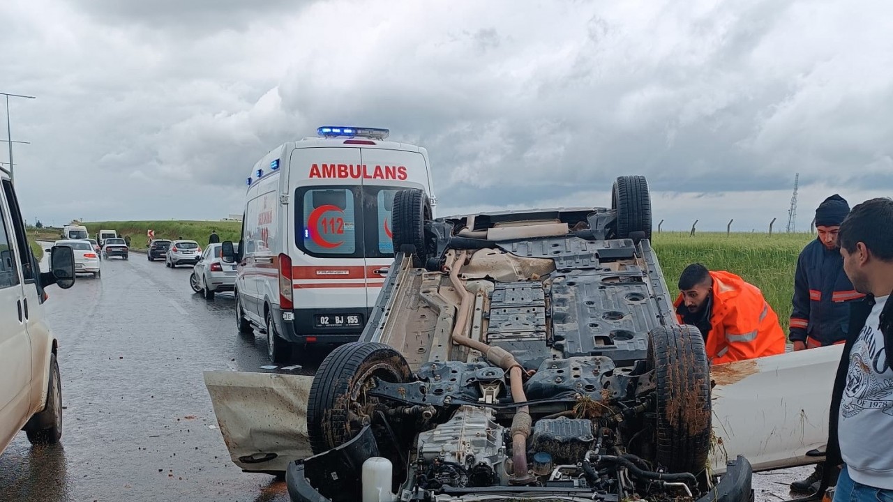 Takla atan otomobilin sürücüsü yaralandı