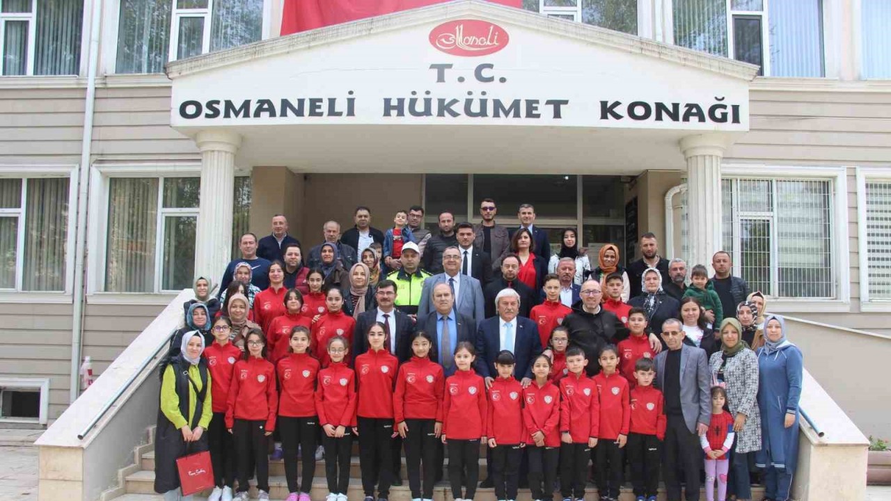 Türkiye Karate Şampiyonası için yola çıktı