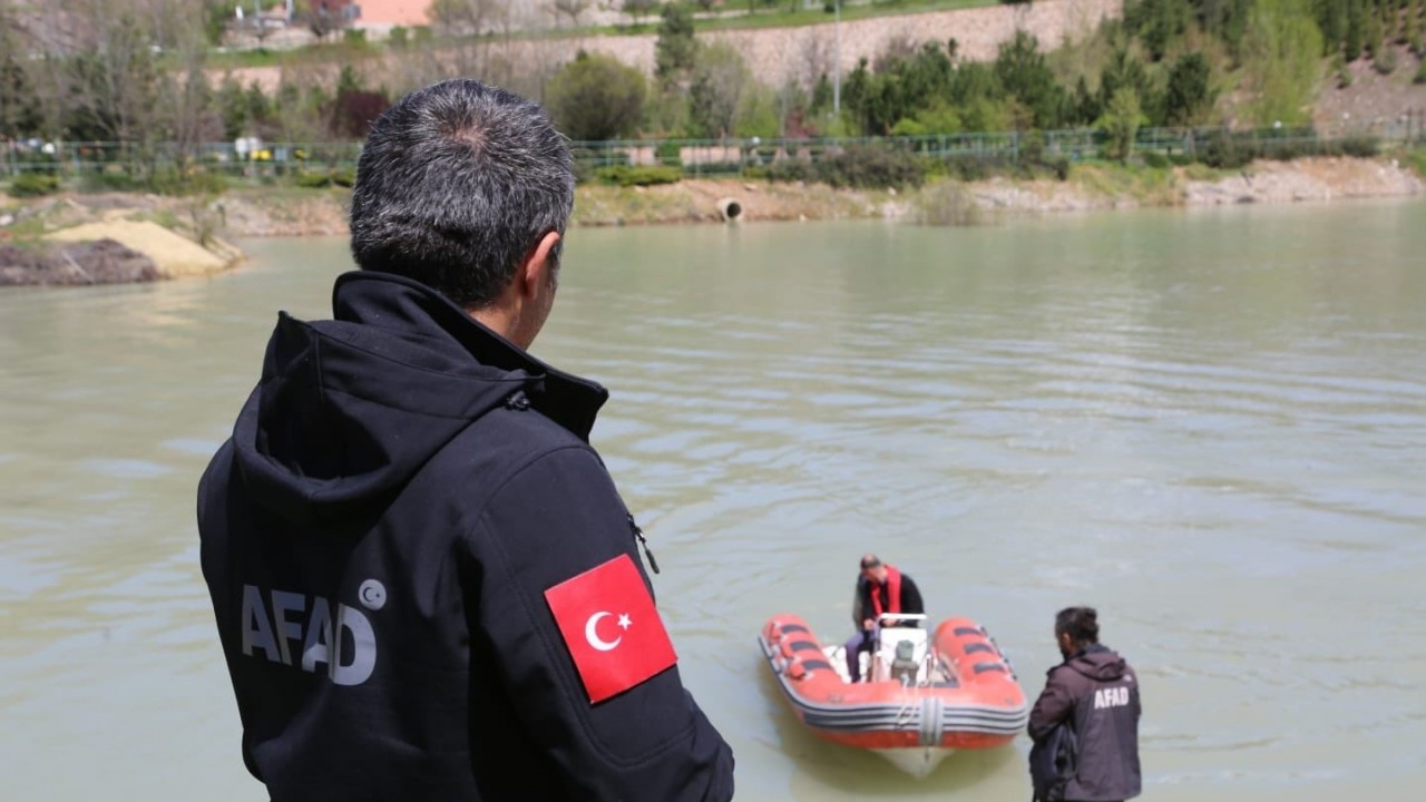 Vali Özkan, Munzur’da kaybolan gençleri arama çalışmalarını yerinde inceledi