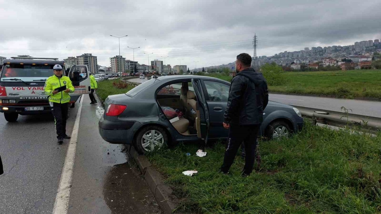 Yağmurdan kayganlaşan yolda 3 araçlı kaza: 1 yaralı