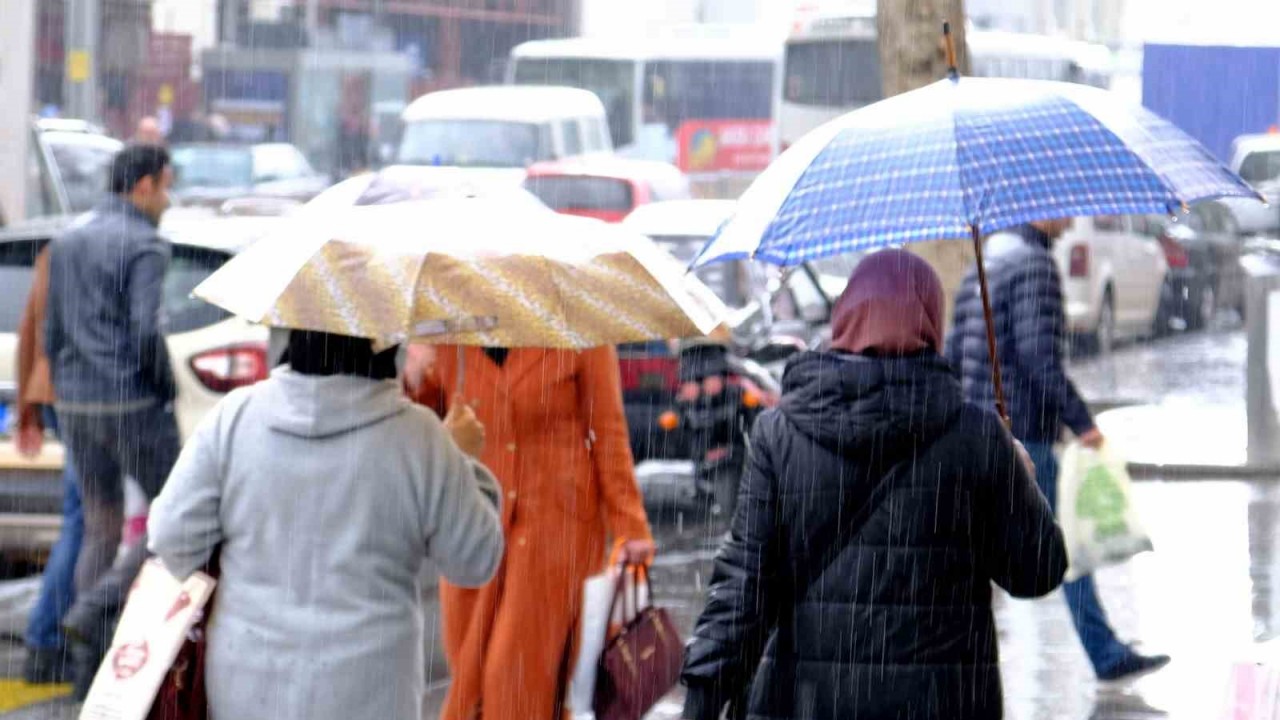 Yükseklerde kar şehir merkezinde yağmur