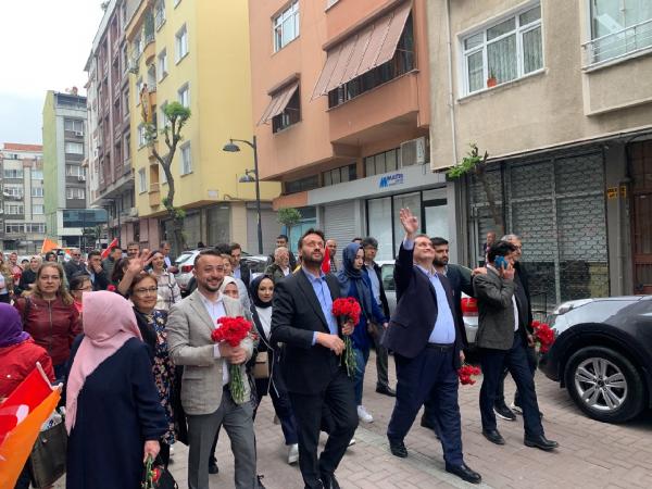 AK Parti İstanbul Milletvekili Adayı Günday, sevgi yürüyüşüne katıldı