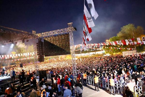 Ankara'da '19 Mayıs' coşkusu; Sıla ve Ceza konser verdi/ Ek fotoğraflar