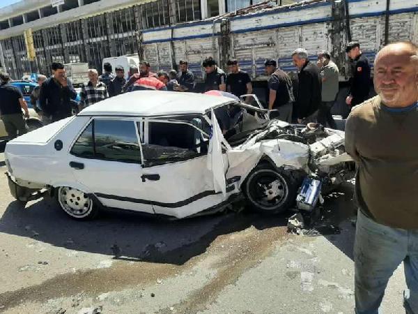 Ankara'da iki otomobilin çarpıştığı kaza, kamerada