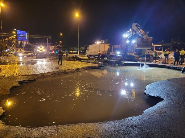 Ankara'da sağanak günlük yaşamı olumsuz etkiledi (2)