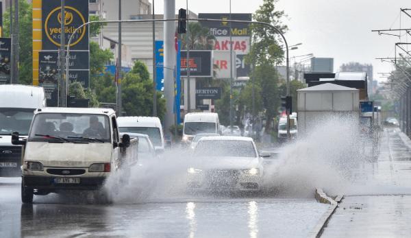 Antalya'da yağmur etkili oldu