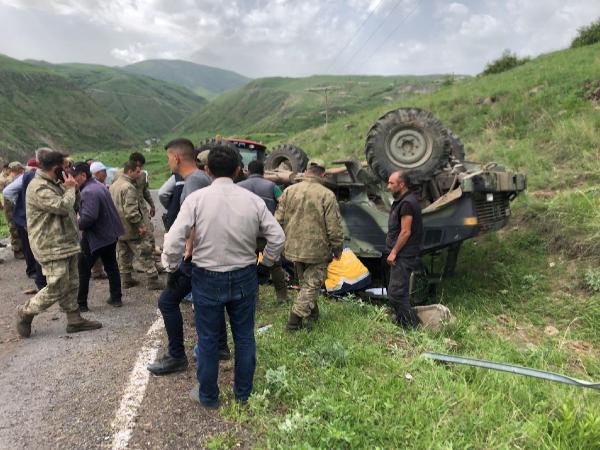 Ardahan'da askeri araç devrildi: 4 yaralı