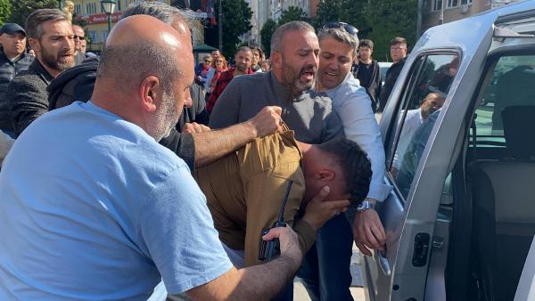 ATM'den 50 bin TL çalıp kaçtı; linçten polis kurtardı