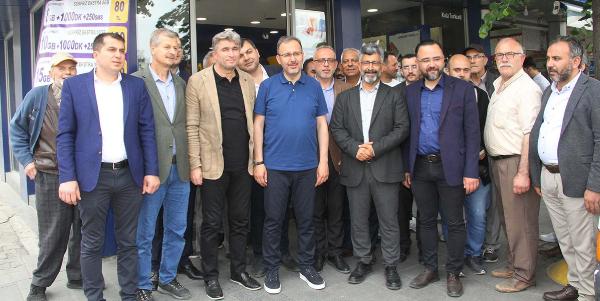 Bakan Kasapoğlu'ndan memleketi Kula'da esnaf ziyareti