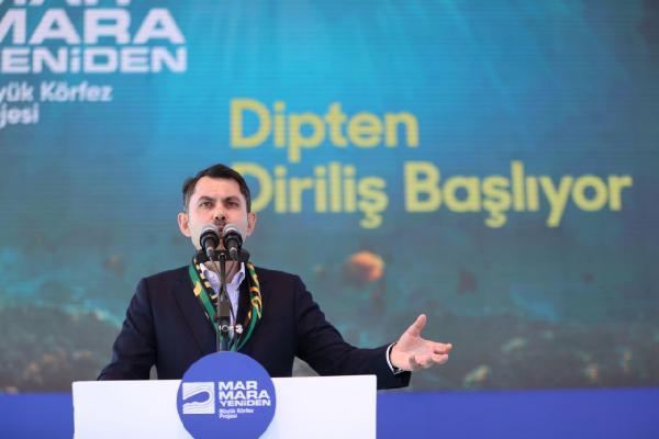 Bakan Kurum: İzmit Körfezi’ni 8 milyon ton çamurdan kurtaracağız