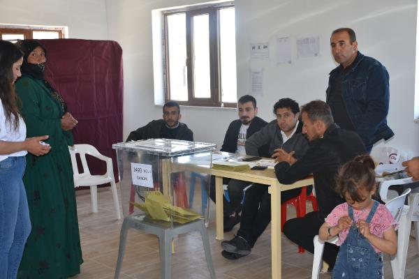 Doğu ve Güneydoğu'da seçmenler sandık başlarında (4)