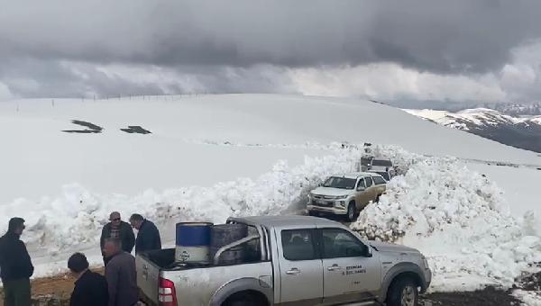 Erzincan'da mayıs ayında 4 metrelik karla mücadele