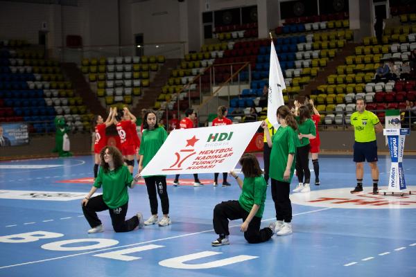 Hentbol Kadınlar Türkiye Kupası'nda yarı final heyecanı 