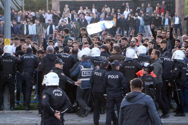 İmamoğlu'na taşlı saldırıda gözaltına alınan 4 şüpheli daha serbest