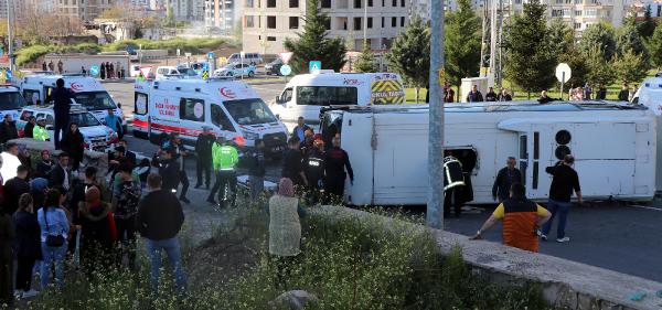 İşçi servisi ile TIR çarpıştı: 33 yaralı