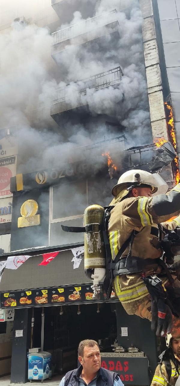 İzmir'de restoranda korkutan yangın