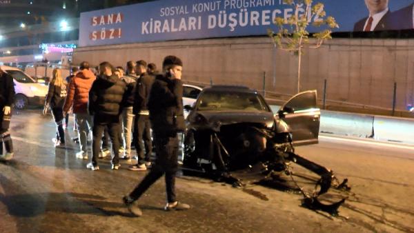 Kadıköy’de zincirleme kaza, 2 yaralı