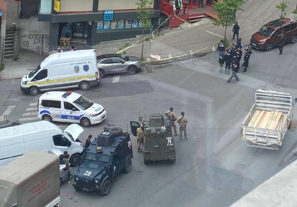 Kağıthane'de hakim, kendisine saldırdığını sandığı kişiyi vurdu