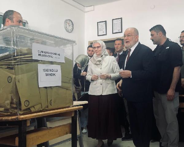 Karamollaoğlu, Ankara'da oyunu kullandı