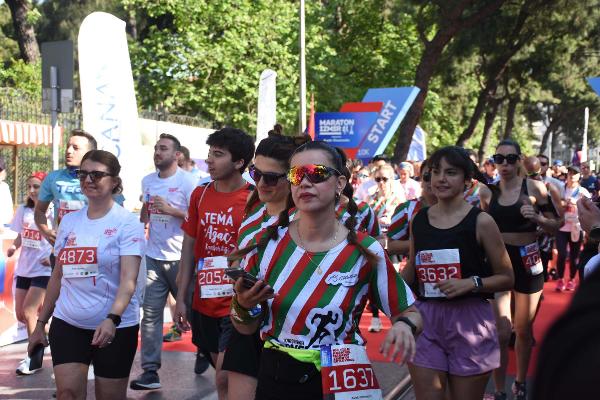 Maratonİzmir'de startı Bakan Kasapoğlu yaptı