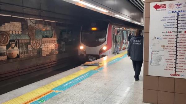 Marmaray'da intihar; seferlerde aksama yaşanıyor 