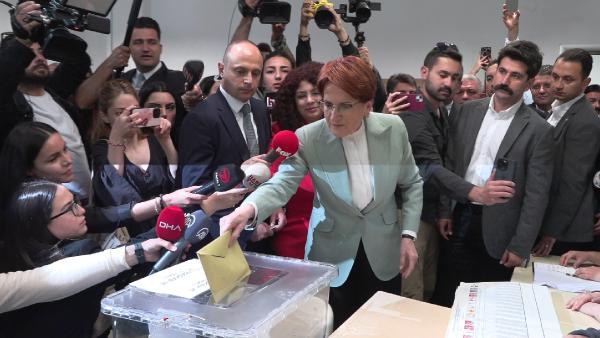 Meral Akşener oyunu kullandı