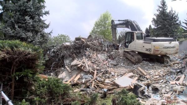 Münevver Karabulut cinayetinin işlendiği villa yıkıldı 