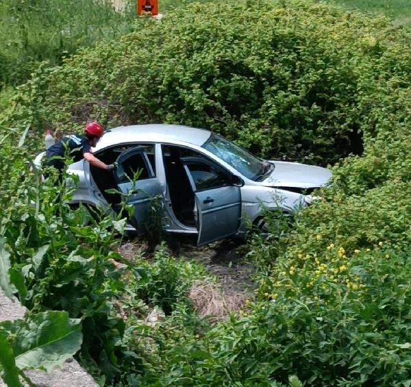 Oy kullanmaya giden ailenin otomobili devrildi; 1’i çocuk 5 yaralı