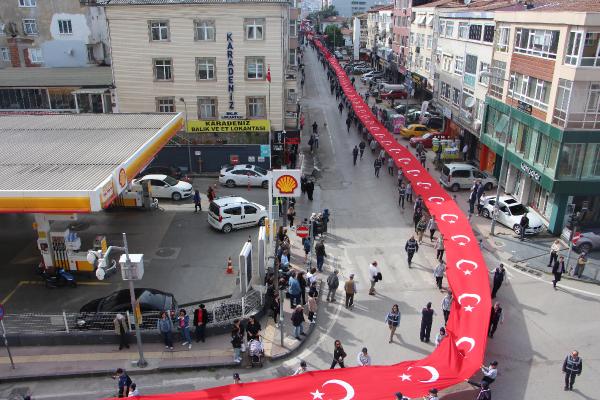 Samsun'da '1919 metre bayrak yürüyüşü' düzenlendi