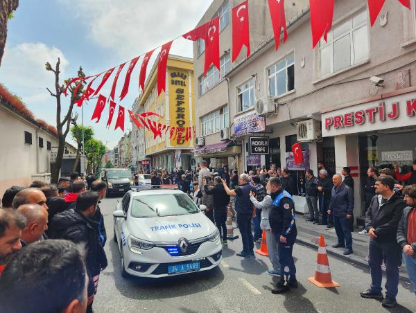 Şehit Jandarma Uzman Çavuş İlhan için evinin önünde helallik alındı