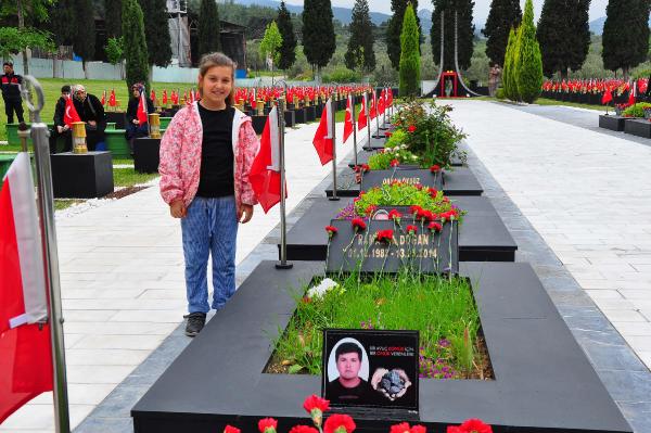 Soma maden faciasının 9'uncu yıl dönümünde mezarlık ziyareti