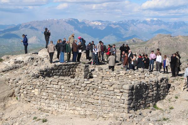 Süryanilerden kutsal sayılan Şırnak'taki 'Sefine'ye ziyaret